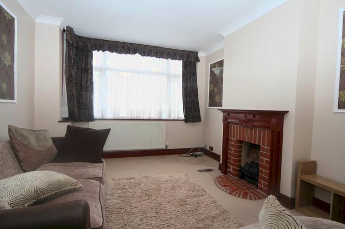 3 Bedroom Property To Rent In Summit Road, Northolt, UB5