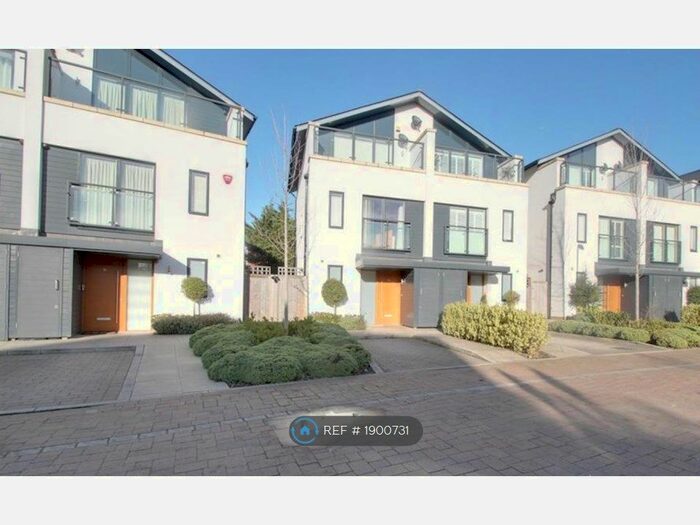 3 Bedroom Semi-Detached House To Rent In Godwin Terrace, Romford, RM3