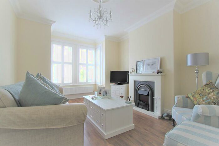 1 Bedroom Flat To Rent In Westcourt Road, Worthing, BN14