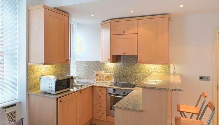 1 Bedroom Flat To Rent In Hill Street, London, W1J