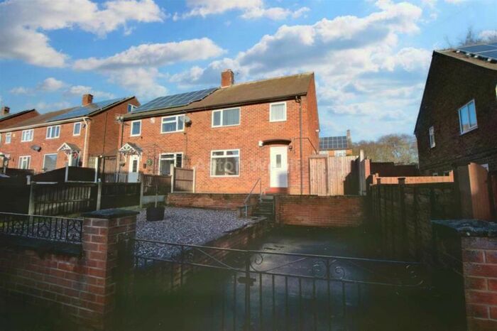 3 Bedroom Semi-Detached House To Rent In Broadwood Road, Nottingham, NG5