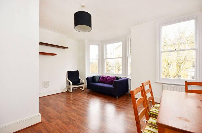 2 Bedroom Flat To Rent In Austral Street, Kennington, London, SE11