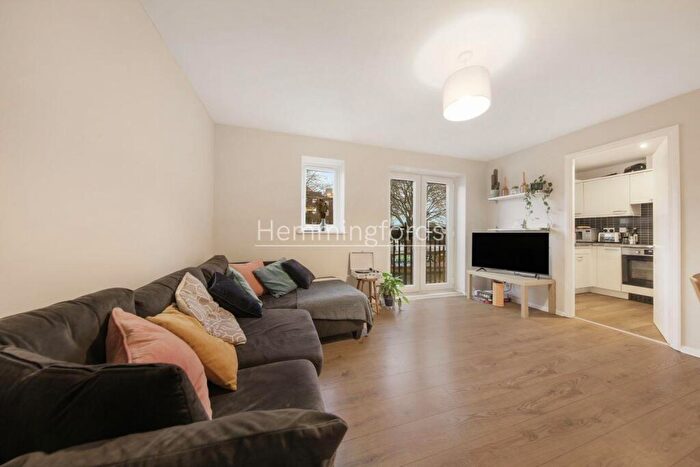 2 Bedroom Apartment To Rent In Kent Wharf, Haggerston, E2