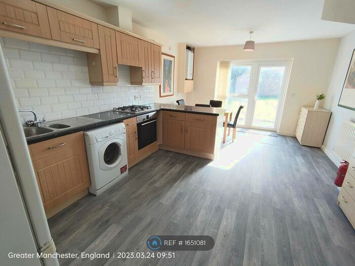 4 Bedroom End Of Terrace House To Rent In Lauderdale Crescent, Manchester, M13