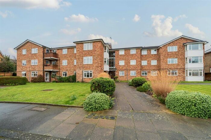 2 Bedroom Flat To Rent In Adelaide Road, Surbiton, KT6