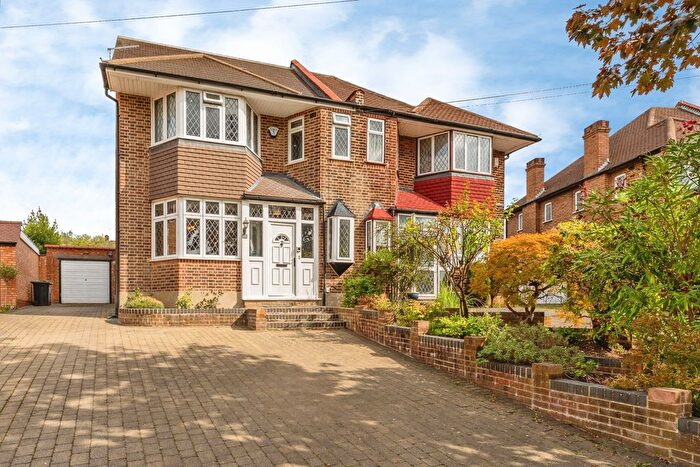 4 Bedroom Semi-Detached House For Sale In Abbotshall Avenue, London, N14