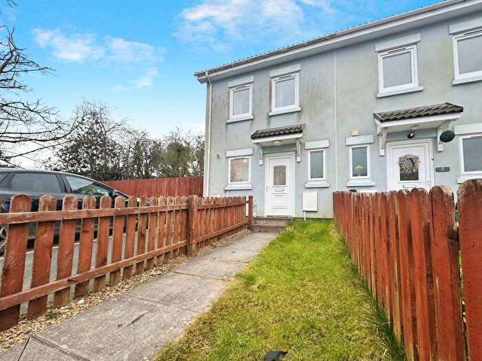 3 Bedroom Town House For Sale In Pendarren Court, Rhigos, Aberdare, CF44