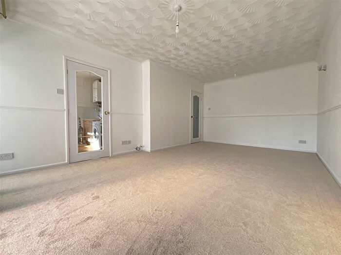 2 Bedroom Semi-Detached Bungalow For Sale In Byward Drive, Scarborough, YO12