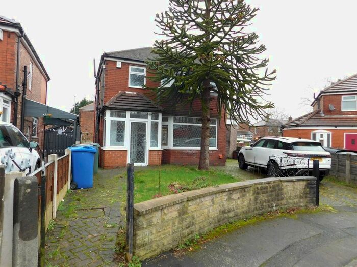 3 Bedroom Detached House To Rent In Windsor Avenue, Whitefield, Manchester M45