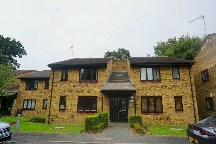 Studio To Rent In York Rise, Orpington BR6