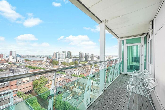 2 Bedroom Penthouse To Rent In Greens End, Woolwich, SE18