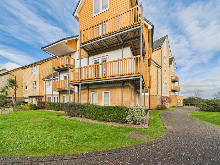 3 Bedroom Flat For Sale In Rivermead, St. Marys Island, Chatham, ME4
