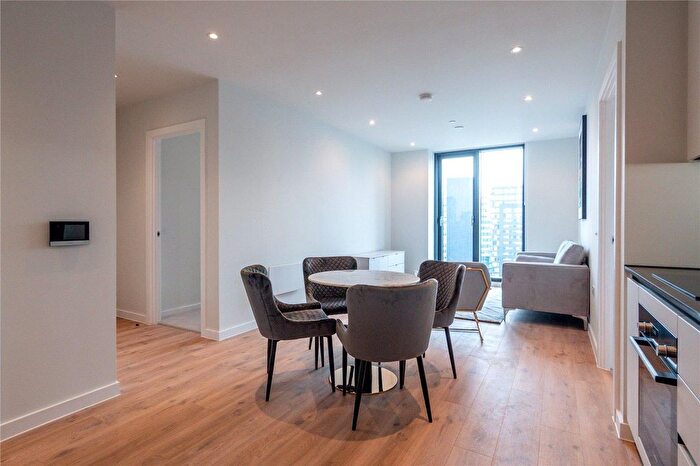2 Bedroom Flat For Sale In The Gate, Manchester, M4