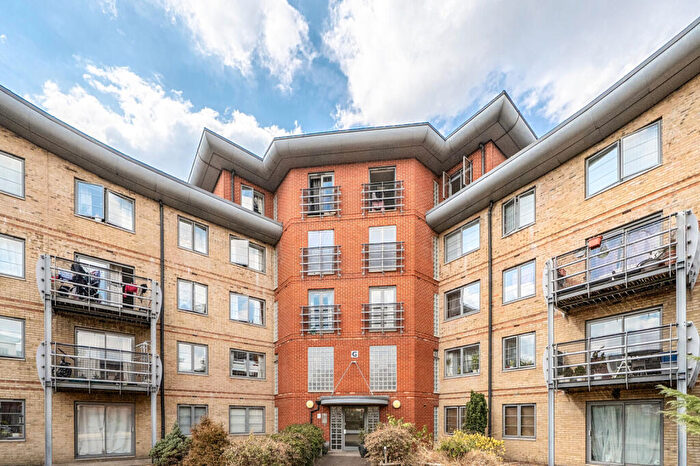 2 Bedroom Apartment For Sale In Jubilee Square, Reading, Berkshire, RG1