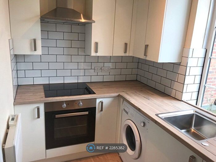 2 Bedroom Flat To Rent In Norton Way North, Letchworth Garden City, SG6