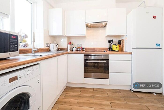 4 Bedroom Flat To Rent In Bennett Court, London, N7