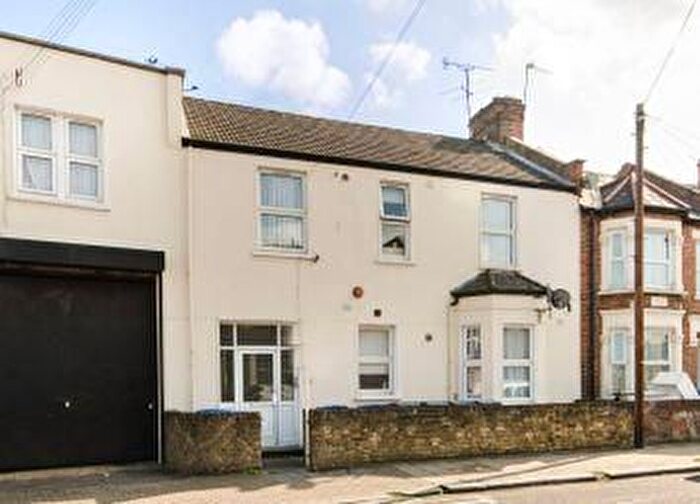 1 Bedroom Flat To Rent In Goodson Road, Harlesden, NW10