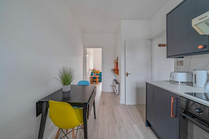 2 Bedroom Flat To Rent In Bonchurch Road, Ealing, London, W13