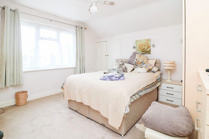 4 Bedroom Semi-Detached House To Rent In Eden Way, Beckenham, BR3