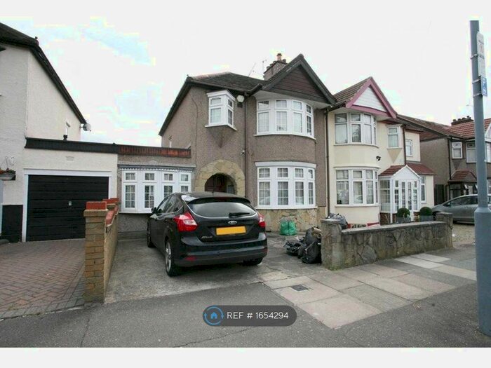 4 Bedroom Semi-Detached House To Rent In Chadwell Heath, Romford, RM6