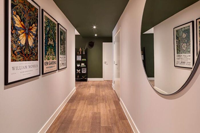 2 Bedroom Apartment For Sale In Melsetter Road, London, E17