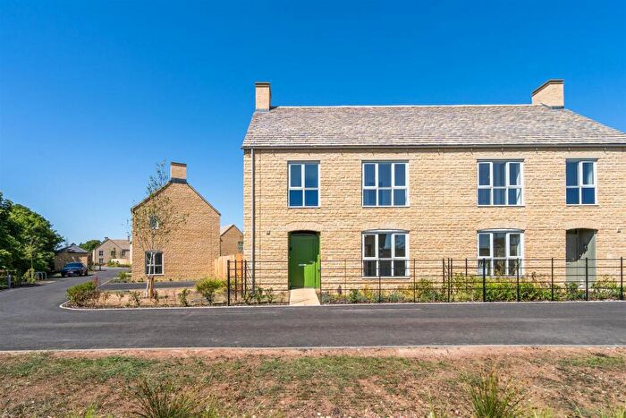 3 Bedroom Semi-Detached House To Rent In Sivewright Way, Cirencester, GL7