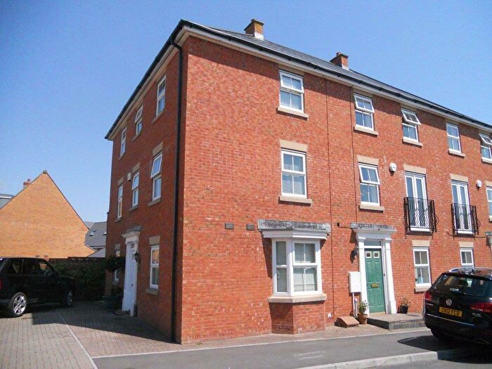 4 Bedroom Town House To Rent In Cae Canol, Penarth, CF64