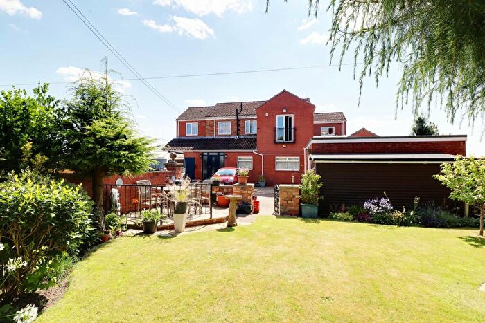 4 Bedroom Detached House For Sale In Main Street, West Stockwith, DN10