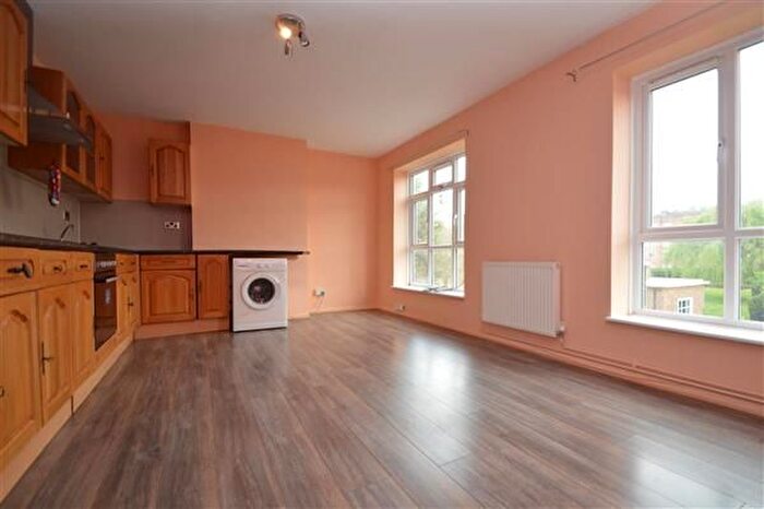 4 Bedroom Flat To Rent In Frensham Drive, Putney Vale, SW15