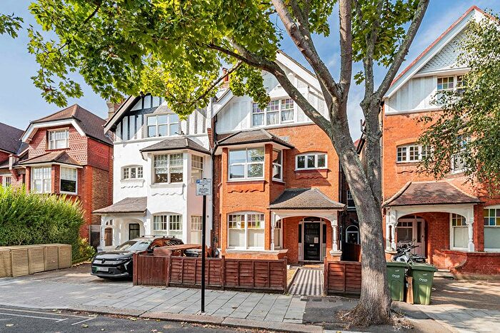 2 Bedroom Maisonette For Sale In Riggindale Road, London, SW16