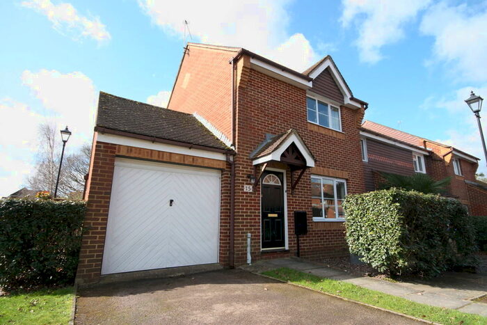 3 Bedroom End Of Terrace House To Rent In Ropeland Way, Horsham, RH12