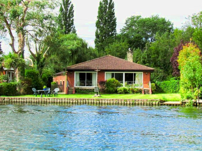 3 Bedroom Detached House To Rent In Dockett Eddy, Chertsey, KT16