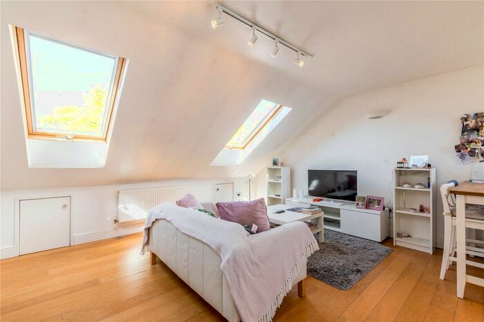 1 Bedroom Flat To Rent In Marsden Road, Peckham Rye, London, SE15