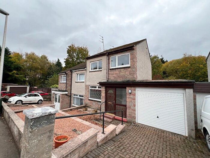 4 Bedroom Semi-Detached House To Rent In Greystane Terrace, Invergowrie, Dundee, DD2