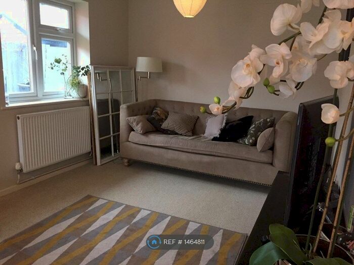 2 Bedroom Flat To Rent In Hennal Street, Epping, CM16