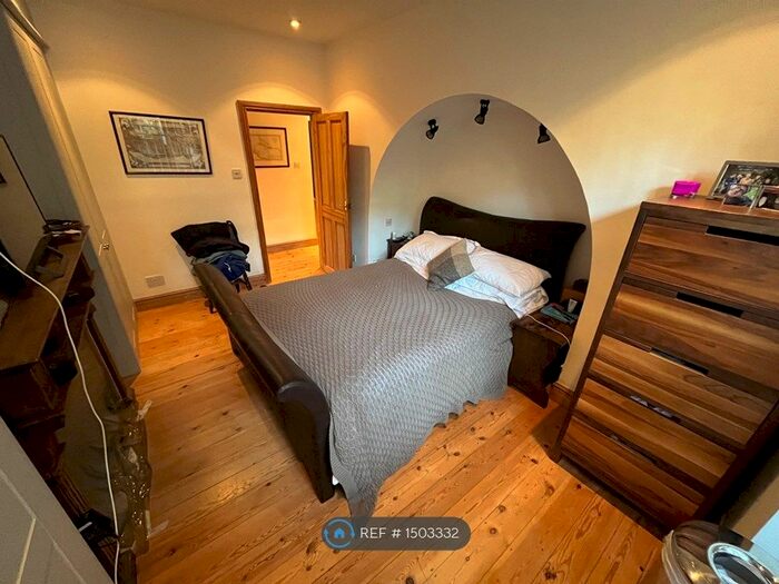 1 Bedroom Flat To Rent In Chepstow Crescent, London, W11