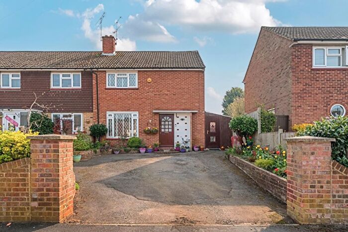 3 Bedroom End Of Terrace House For Sale In Camberley, Surrey, GU15