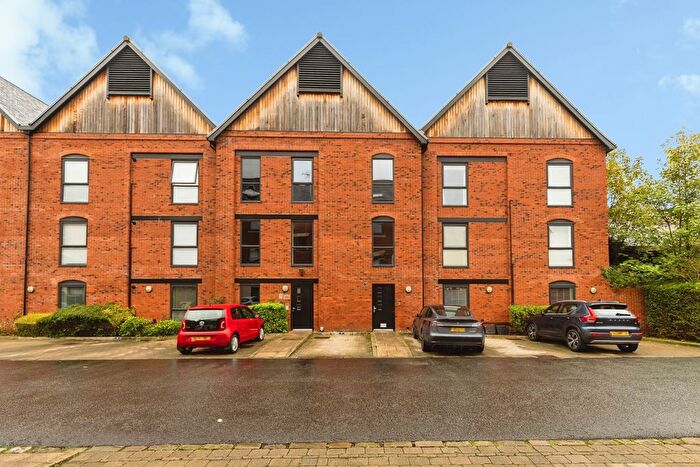 2 Bedroom Flat For Sale In Upper Cambrian Road, Cheshire, CH1