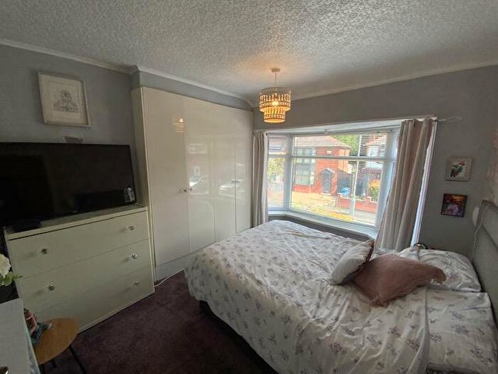 3 Bedroom Semi-Detached House For Sale In Waverley Crescent, Droylsden, Manchester, M43
