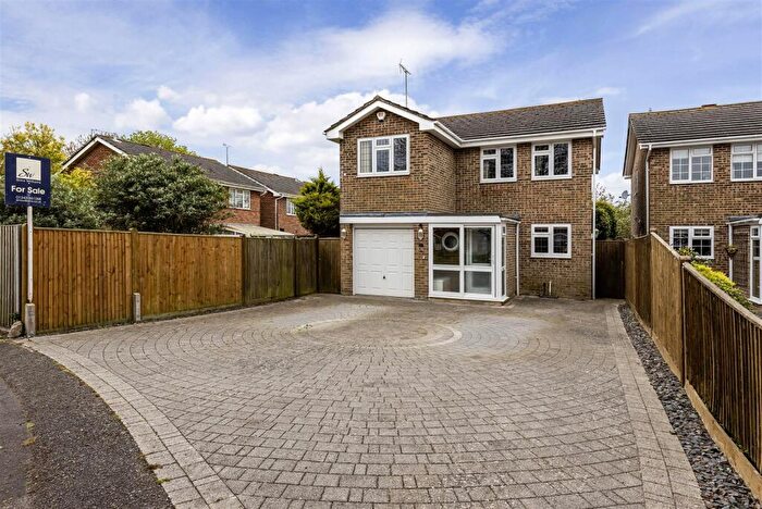 4 Bedroom Detached House For Sale In Cherry Avenue, Yapton, BN18