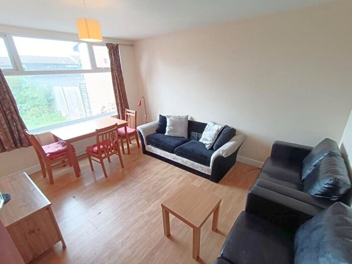 4 Bedroom Semi-Detached House To Rent In Lenton Nottingham, NG7