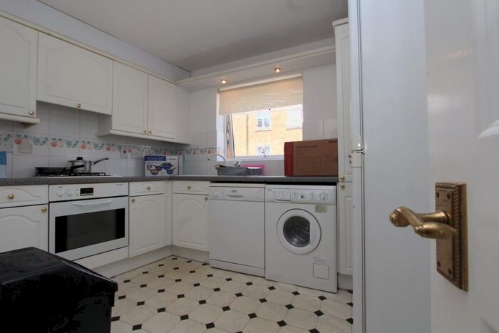 1 Bedroom House To Rent In Narrow Street, London, E14