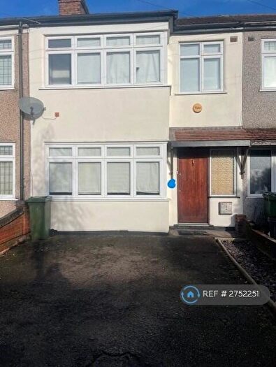 3 Bedroom Terraced House To Rent In Chestnut Avenue, Hornchurch, RM12