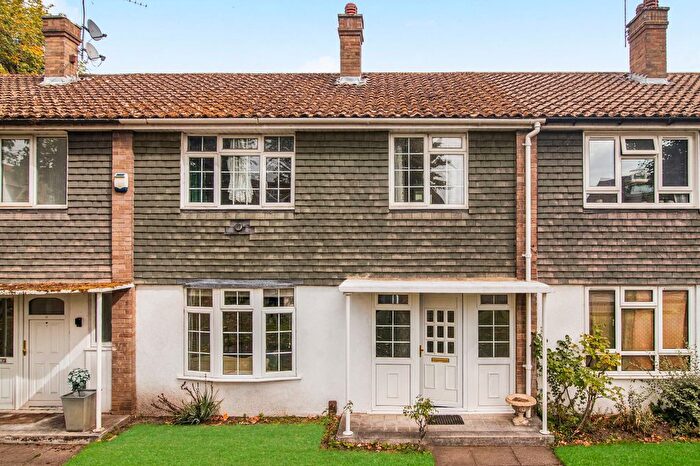 3 Bedroom Terraced House For Sale In The Lindens, Hartington Road, W4
