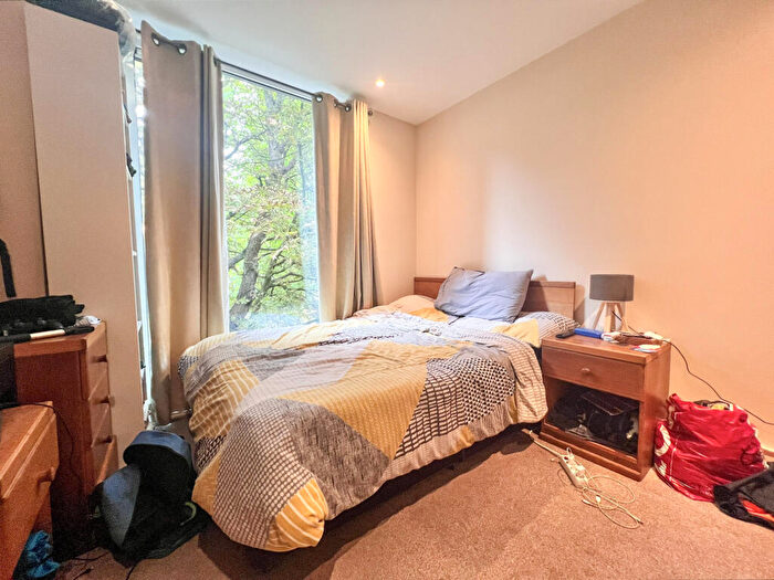 2 Bedroom Apartment To Rent In Wharf Lane, London, E14