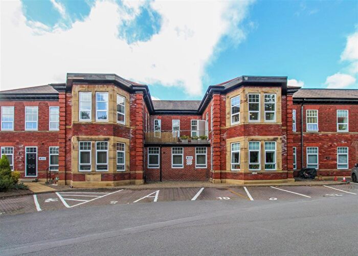 1 Bedroom Flat For Sale In Woodlands Village, Wakefield, WF1