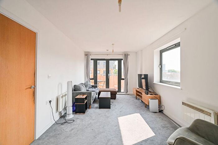 2 Bedroom Flat For Sale In Thomas Fyre Drive, Bow, London, E3