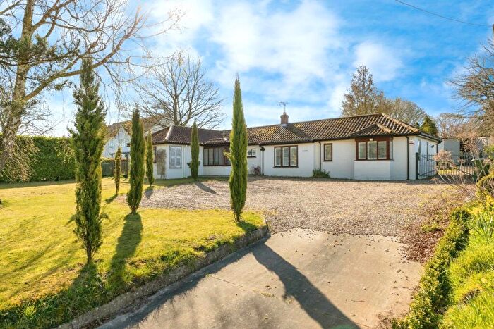 4 Bedroom Bungalow For Sale In Drury Lane, Carbrooke, Thetford, Norfolk, IP25