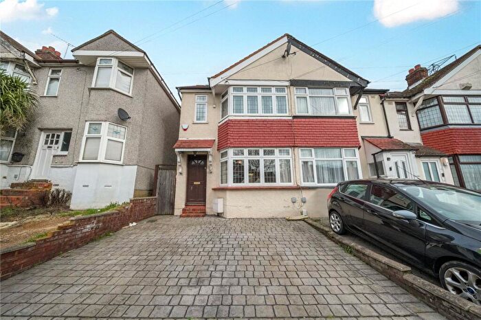 4 Bedroom Semi Detached House For Sale In Yorkland Avenue, Welling, DA16