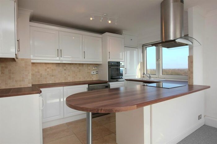 2 Bedroom Flat To Rent In Cadnam Point, Dilton Gardens, London, SW15
